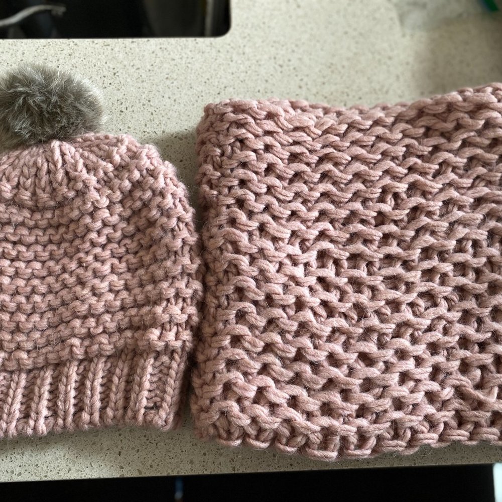 PAOLO CASALINI MATCHING HAT AND SCARF/NECK WARMER - Picture 2 of 4